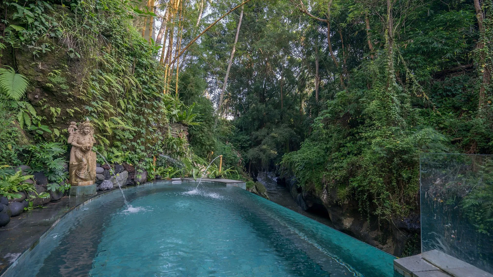 Seres Springs Resort & Spa, Singakerta Ubud 5*,